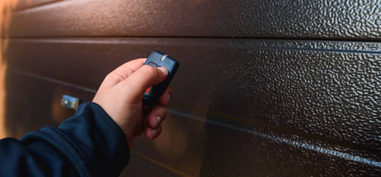automatic door opener with remote control in Miami Lakes
